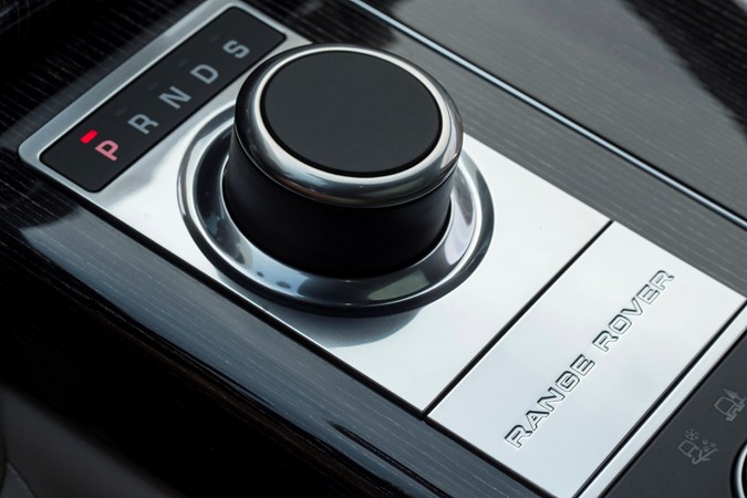 2019 Range Rover automatic gearbox selector