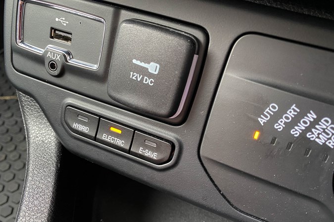 Jeep Renegade 4xe driving modes button