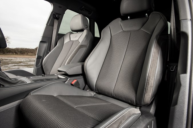 Audi Q3 2018 front seats