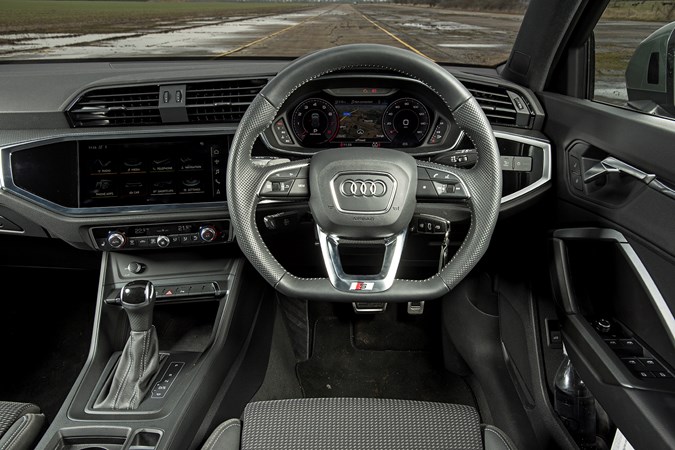 Audi Q3 2018 driving position