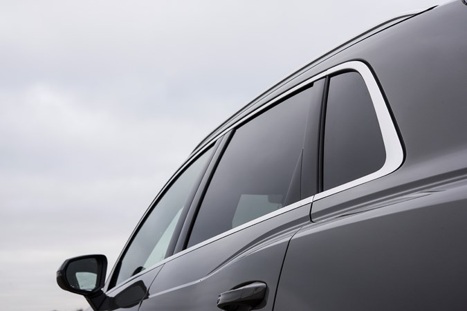 Audi Q3 2018 chrome windowline