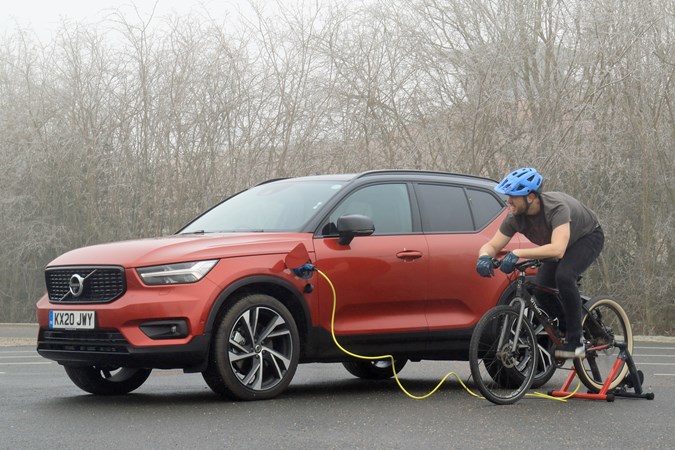 Volvo XC40 T5 Recharge with bike
