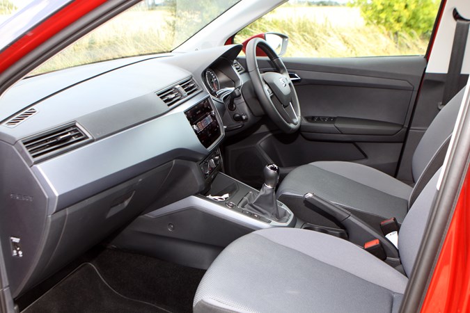 SEAT Arona - front interior
