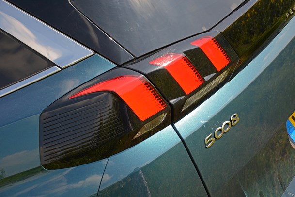 Peugeot 5008 SUV tailgate badge