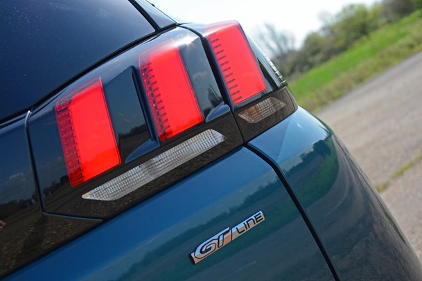 Peugeot 5008 SUV rear light detail