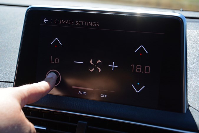 Peugeot 5008 SUV climate control adjustment