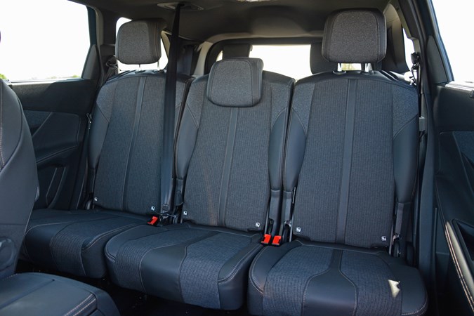 Peugeot 5008 SUV middle row seats