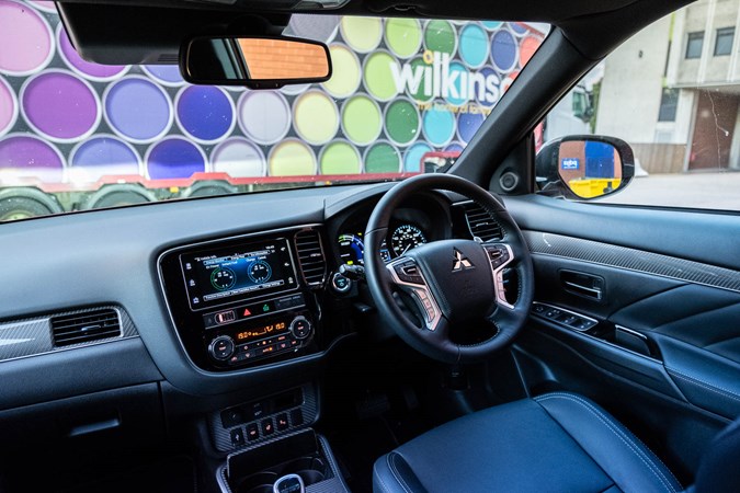 2018 Mitsubishi Outlander driving seat