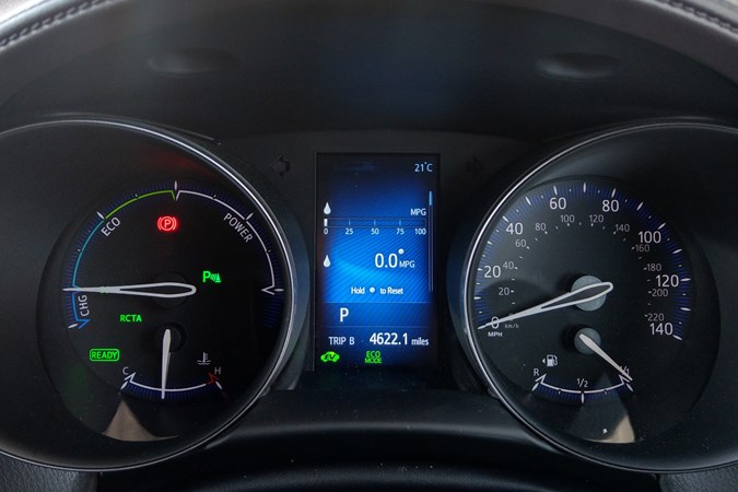 Toyota C-HR's trip computer reset and tank brimmed