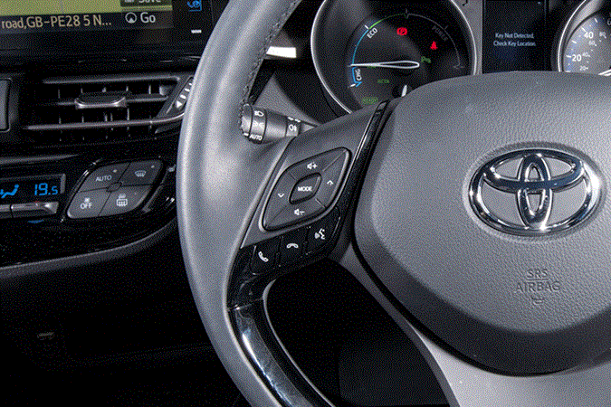Toyota C-HR voice control button