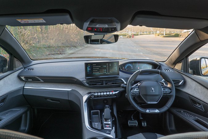 Peugeot 3008 dashboard and interior view