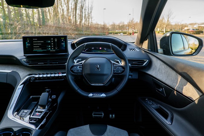 Peugeot 3008 dashboard and steering wheel