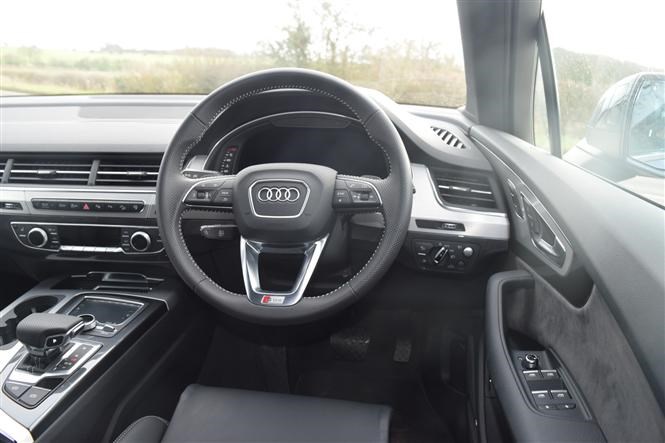 Audi Q7 interior