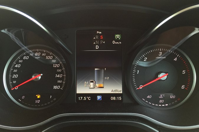 2017 Mercedes-Benz MPV low AdBlue warning display
