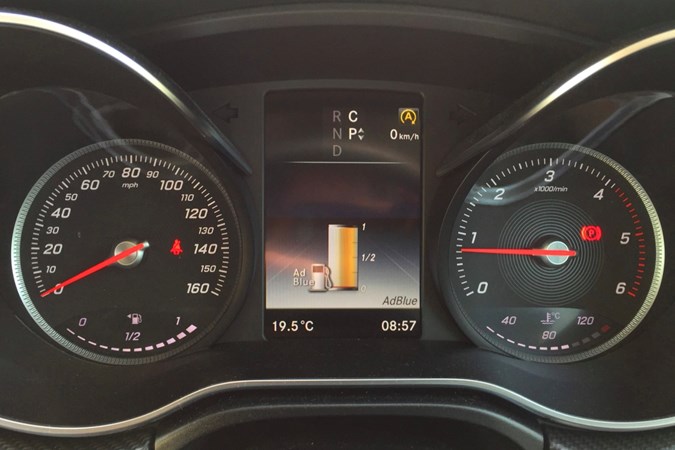 2017 Mercedes-Benz MPV AdBlue level display