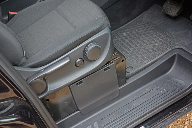 Black 2017 Mercedes-Benz Vito Tourer manual seat adjusters