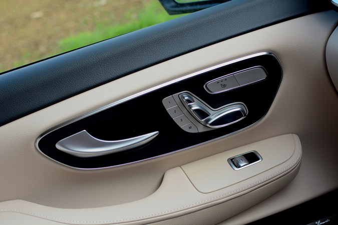 Beige 2017 Mercedes-Benz V-Class MPV electric seat adjustment