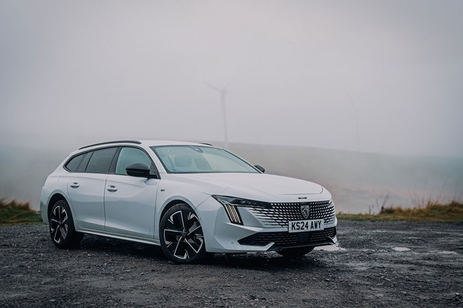 Peugeot 508 SW front three-quarter