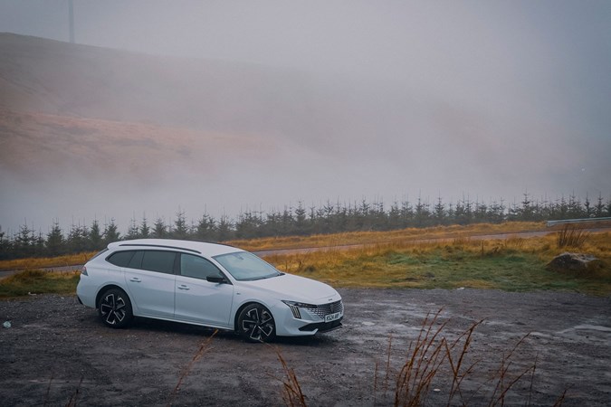 Peugeot 508 SW front three-quarter