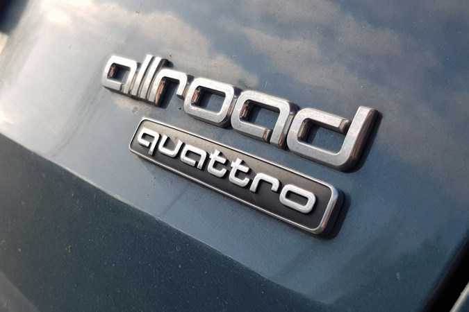 Audi A6 Allroad 2020 quattro badge