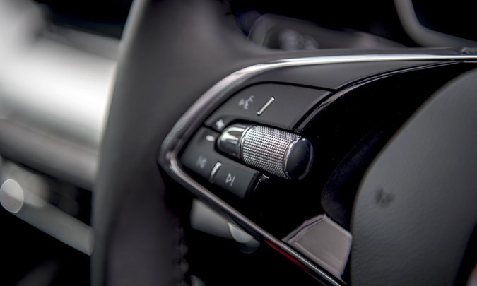 Skoda Octavia (2021) steering wheel controls