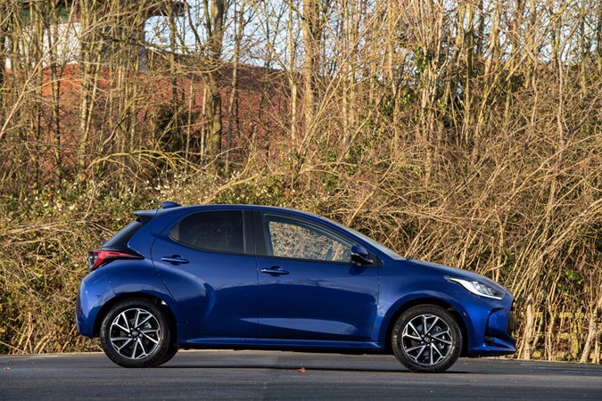 Side profile view of the Toyota Yaris Design 