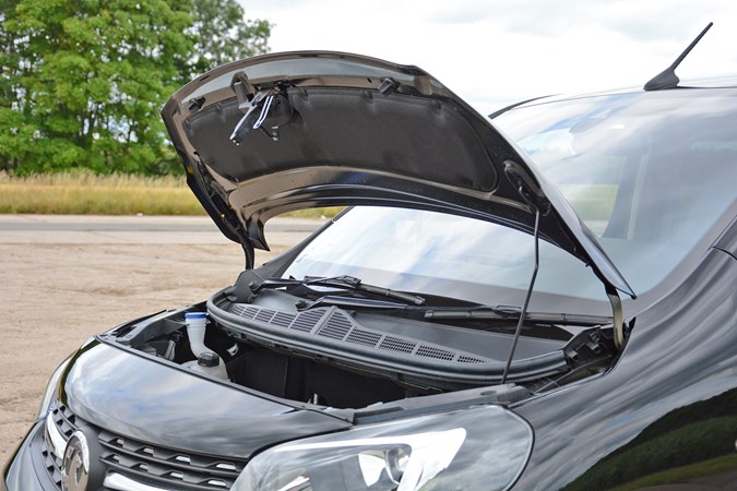 Black 2020 Vauxhall Vivaro Life bonnet open