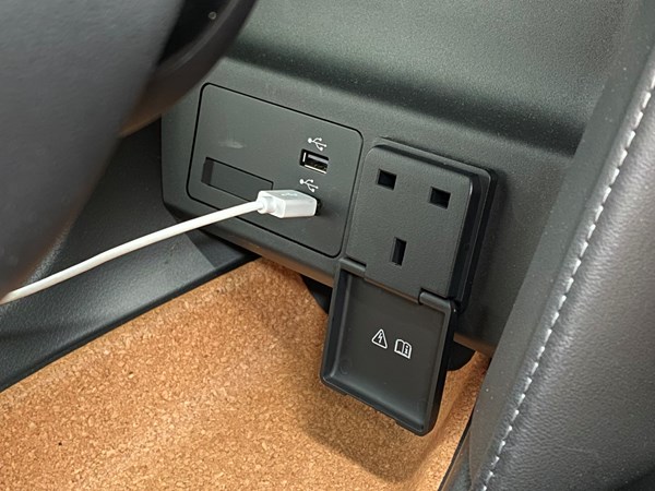 Mazda MX-30 (2021) electrical plug