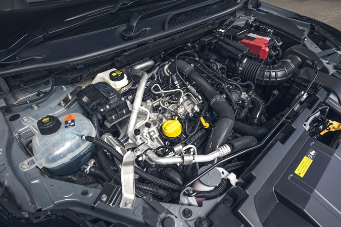 qashqai_engine_bay