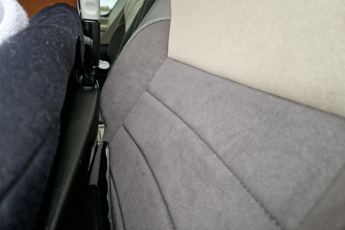VW Multivan long-term test - seat bolster hits baby seat, until car seat backrest is reclined