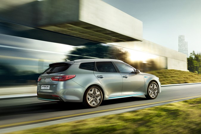 Kia Optima Sportswagon hybrid driving