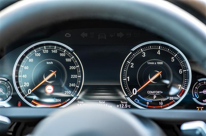 Digital dials adapt to the different driving mode