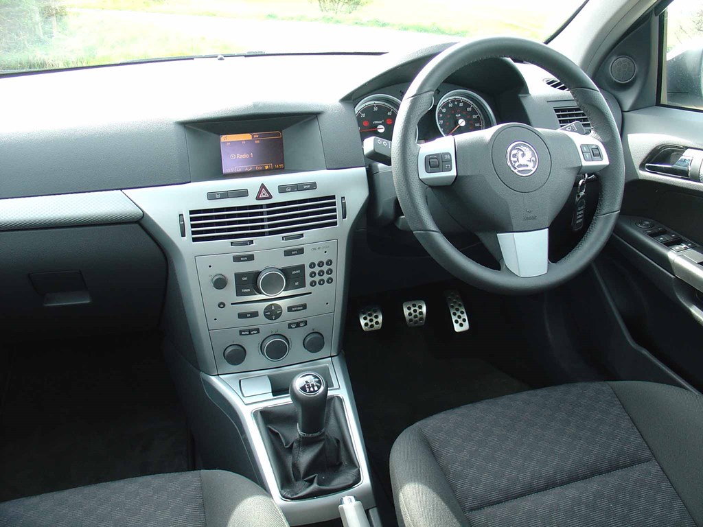 Used Vauxhall Astra Estate 2004 2010 Review used-vauxhall-astra-estate-2004-2010-review