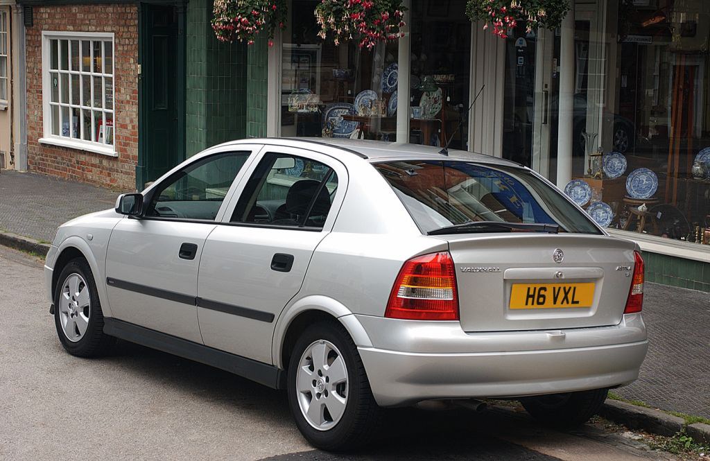 Used Vauxhall Astra Hatchback (1998 2005) Review Parkers OPEL ASTRA G HATCHBACK 1998 1999 2000 2002 2003 2004 2005 R16E5-700 INCREDIBLE 後部ワイパー