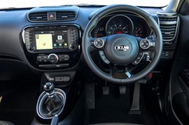 Leather trim for the steering wheel and gear lever are standard on the Kia Soul apart from on the base Start trim and you get glossy black plastic for the centre console on the Connect trim above