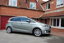 The cleaned Kia Carens - water is honestly from next door washing theres the conventional