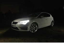 SEAT Leon 2.0TDi FR features distinctive LED lights 