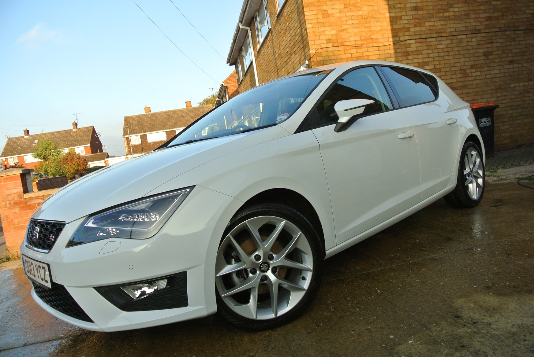 SEAT Leon 2.0 TDI FR at the car wash Parkers
