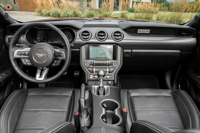 Ford Mustang Convertible facelift interior