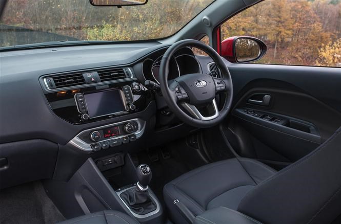 Sharp new look continues inside Kia Rio 2015