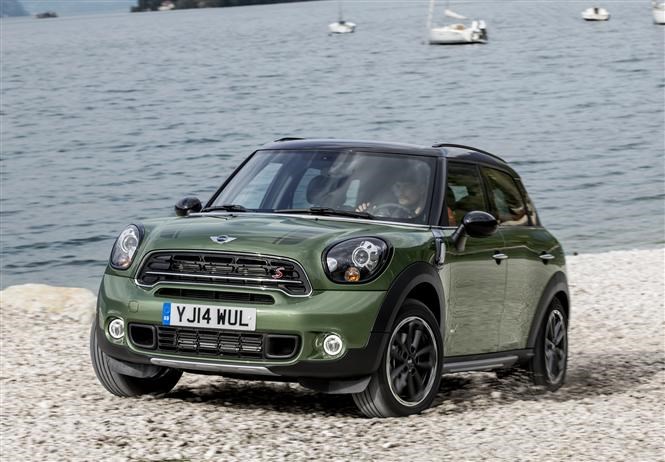 Styling revisions for the 2014 Mini Countryman include a new grille design and LED front foglights