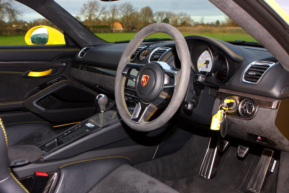 Porsche 2016 Cayman GT4 Main Interior