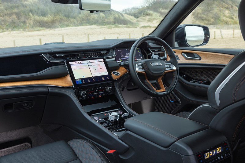 Jeep Grand Cherokee (2024) interior