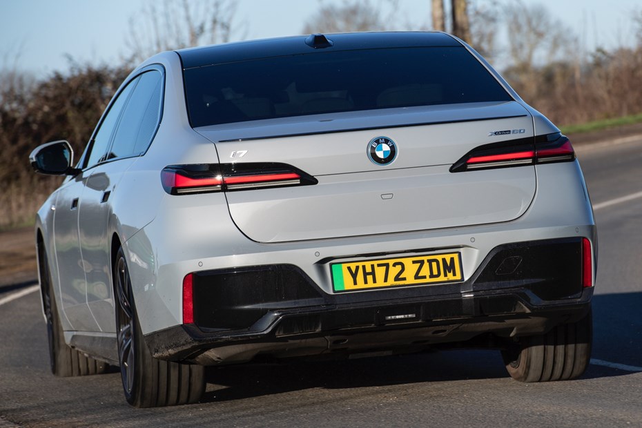 BMW i7 cornering rear 3/4