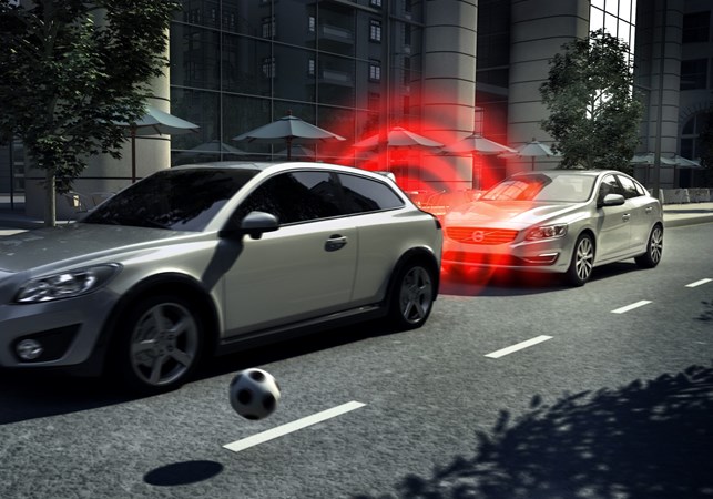 Volvo AEB - What is autonomous emergency braking