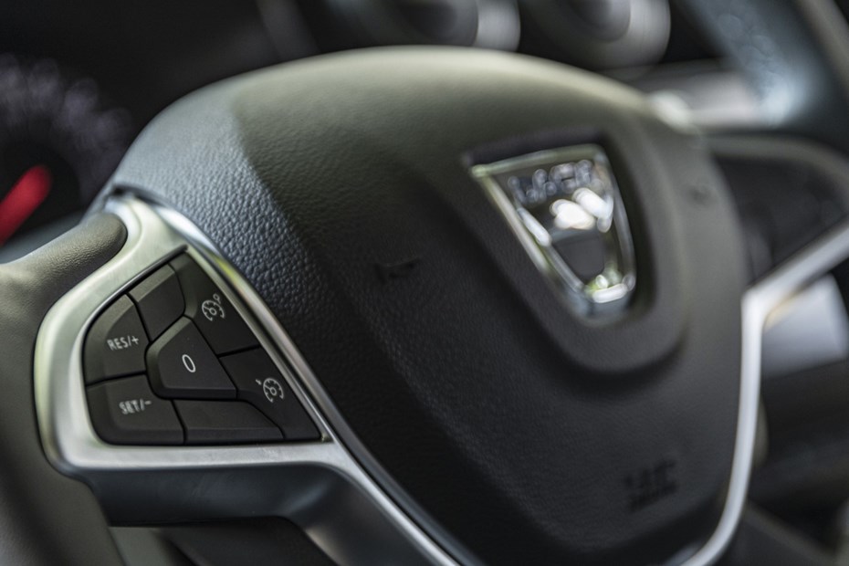 Dacia Duster steering wheel - What is cruise control