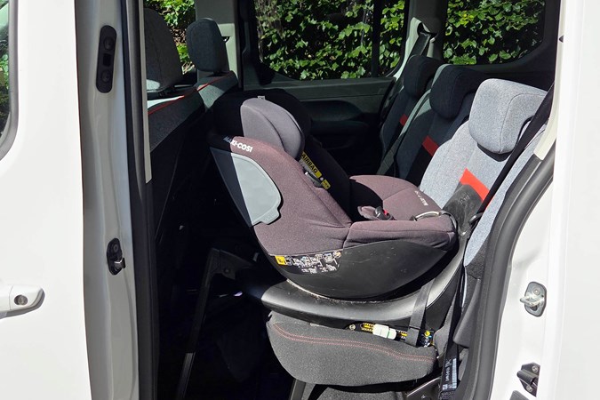Citroen e-Berlingo rear seat with Isofix