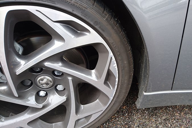 Vauxhall Insignia's kerbed alloy