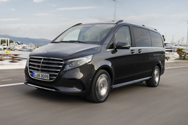 Mercedes-Benz V-Class (2024) front driving