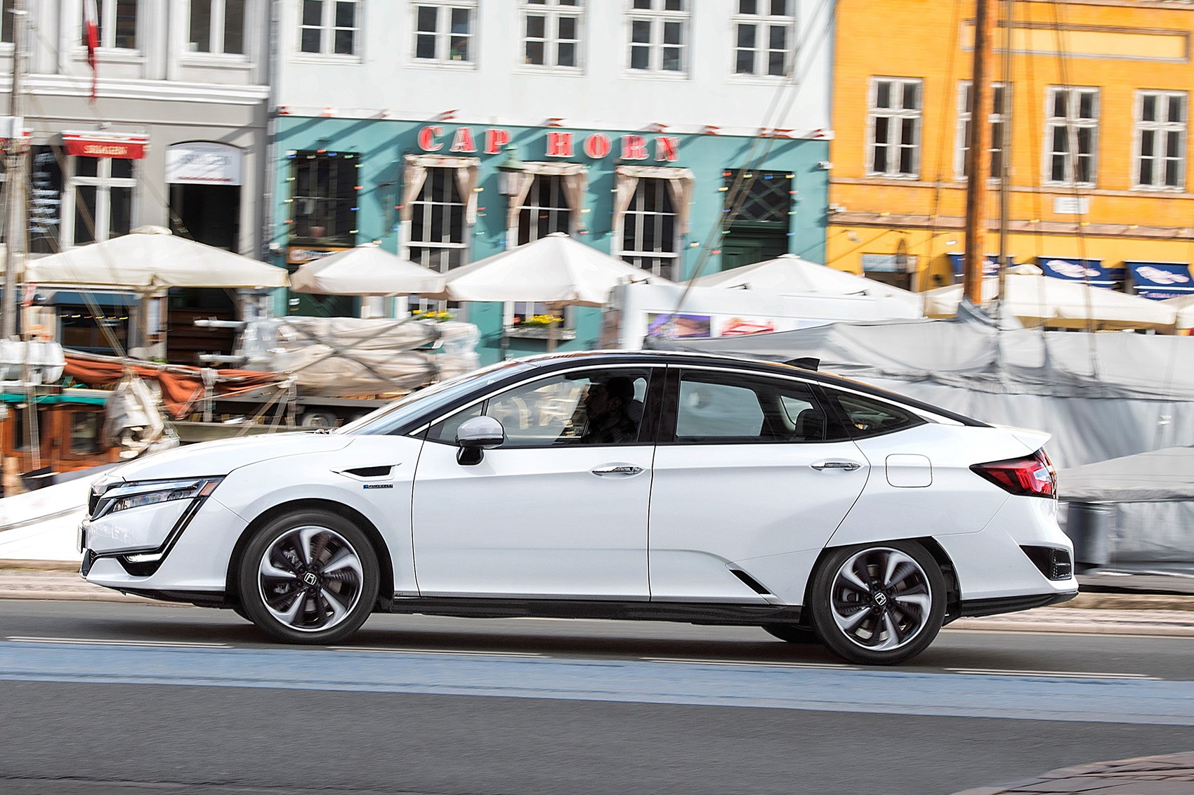 Early drive: Honda Clarity Fuel Cell | Parkers